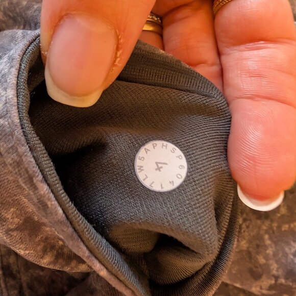 22🖤 Lululemon Align Gray Patterned Leggings — Size 4 🖤 - Picture 4 of 4